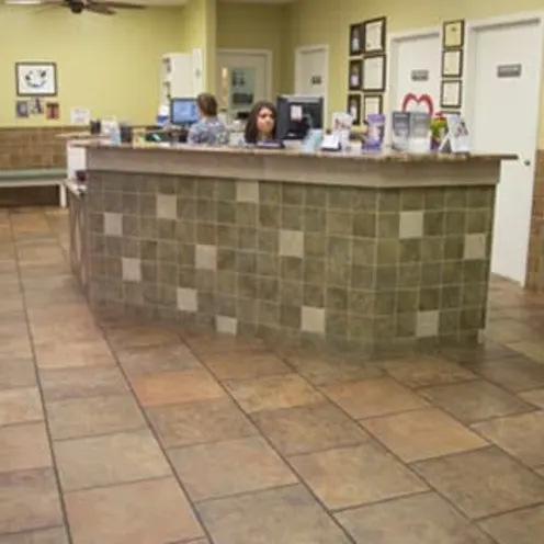 Grandview Veterinary Clinic Lobby and front desk.